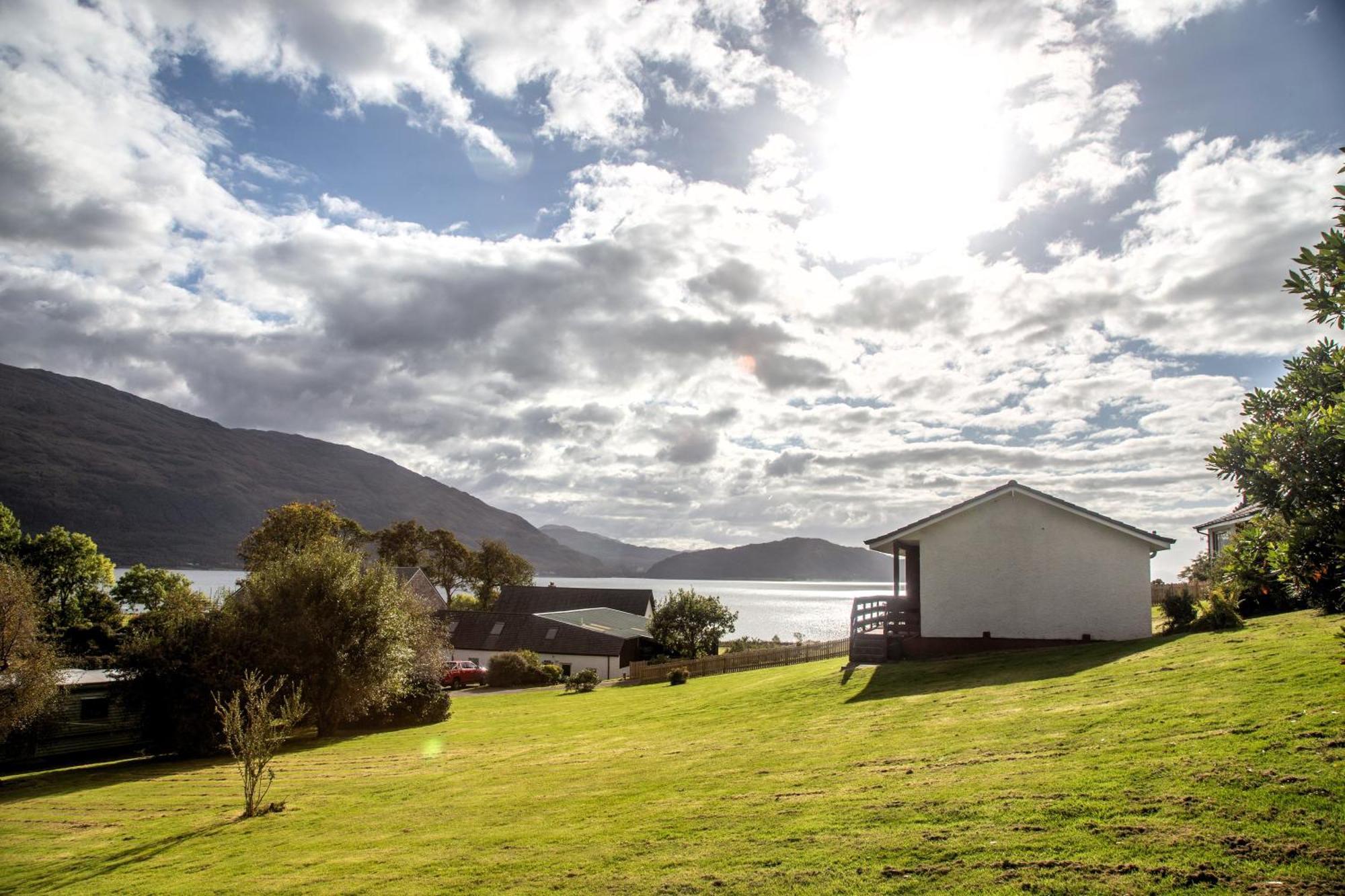 Ash, Birch And Rowan Self Catering Cabins Onich Room photo